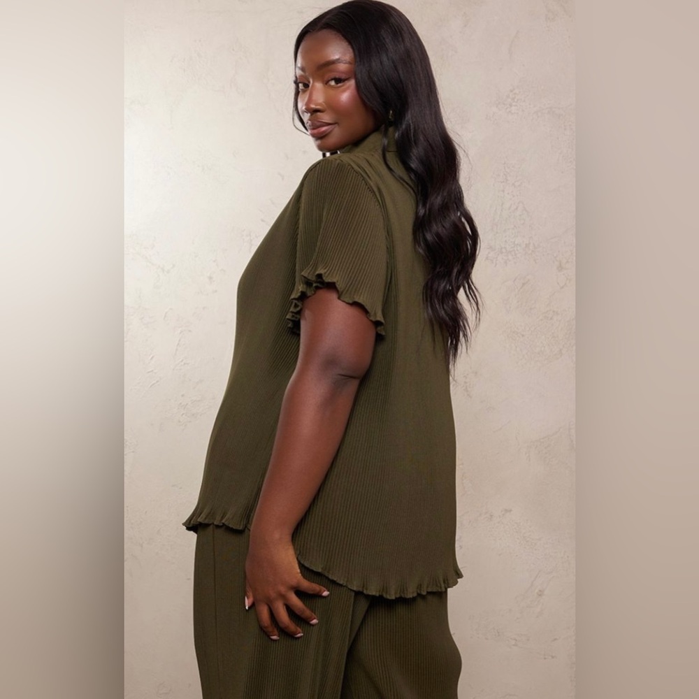 Olive Chiffon Plisse Short Sleeve Shirt - Picture 4 of 5